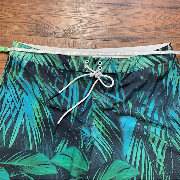American Eagle Outfitters Men’s Large L Swim Trunks Unlined Tropical Beach Green - Picture 8 of 9